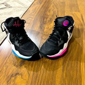 Men’s Basketball Shoes Size 10